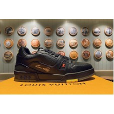 Louis Vuitton 1A8ZQ9 Trainer sneaker in Black Monogram-embossed grained calf leather Louis Vuitton 1A8ZQ9 Trainer sneaker in Black Monogram-embossed grained calf leather
