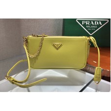 Prada Prada Re-Edition 2000 shoulder bag in Yellow Saffiano leather Prada Prada Re-Edition 2000 shoulder bag in Yellow Saffiano leather