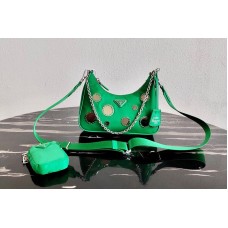 Prada Re-Edition 2005 nylon shoulder bag in Green Nylon Prada Re-Edition 2005 nylon shoulder bag in Green Nylon