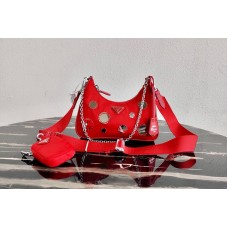 Prada Re-Edition 2005 nylon shoulder bag in Red Nylon Prada Re-Edition 2005 nylon shoulder bag in Red Nylon