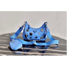 Prada Re-Edition 2005 nylon shoulder bag in Blue Nylon Prada Re-Edition 2005 nylon shoulder bag in Blue Nylon