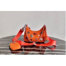 Prada Re-Edition 2005 nylon shoulder bag in Orange Nylon Prada Re-Edition 2005 nylon shoulder bag in Orange Nylon