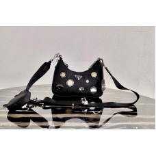 Prada Re-Edition 2005 nylon shoulder bag in Black Nylon Prada Re-Edition 2005 nylon shoulder bag in Black Nylon
