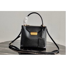 Prada Tote Saffiano Leather Bags in Black Saffiano Leather Prada Tote Saffiano Leather Bags in Black Saffiano Leather