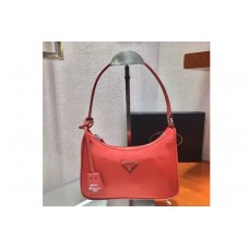 Prada Prada Re-Edition 2005 Re-Nylon mini bag in Red Nylon Prada Prada Re-Edition 2005 Re-Nylon mini bag in Red Nylon
