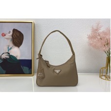 Prada Re-Edition 2000 nylon mini-bag in Apricot Nylon Prada Re-Edition 2000 nylon mini-bag in Apricot Nylon
