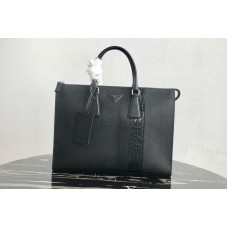 Prada Saffiano Leather Tote Bag in Black Saffiano leather Prada Saffiano Leather Tote Bag in Black Saffiano leather