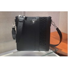Prada Saffiano Leather Cross-Body Bag in Black Leather Prada Saffiano Leather Cross-Body Bag in Black Leather