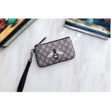 Gucci Bee print GG Supreme pouch Gucci Bee print GG Supreme pouch