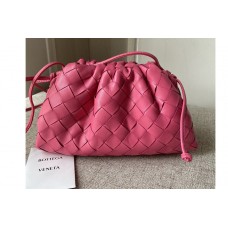 Bottega Veneta pouch bag Soft voluminous clutch in Pink woven leather