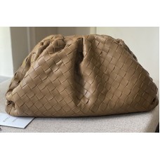 Bottega Veneta pouch bag Soft voluminous clutch in Brown woven leather