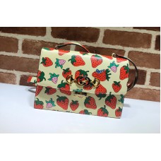 Gucci Zumi smooth leather small shoulder bag in Beige smooth leather with strawberry Gucci Zumi smooth leather small shoulder bag in Beige smooth leather with strawberry