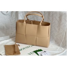 Bottega Veneta Arco tote bag in Almond Intrecciato leather Bottega Veneta Arco tote bag in Almond Intrecciato leather