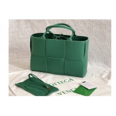 Bottega Veneta Arco tote bag in Green Intrecciato leather Bottega Veneta Arco tote bag in Green Intrecciato leather
