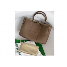 Bottega Veneta Arco Tote Bag in Brown Nappa leather Bottega Veneta Arco Tote Bag in Brown Nappa leather