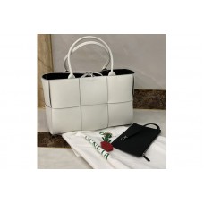 Bottega Veneta Arco Tote Bag in White Nappa leather Bottega Veneta Arco Tote Bag in White Nappa leather