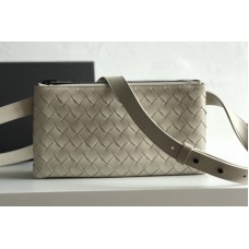 Bottega Veneta BV Messenger bag In White classic woven nappa leather