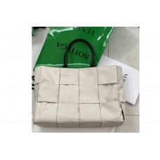 Bottega Veneta Arco tote Horizontal tote bag in White maxi Intrecciato canvas Bottega Veneta Arco tote Horizontal tote bag in White maxi Intrecciato canvas