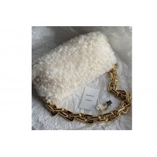 Bottega Veneta Chain pouch in Popcorn Shearling