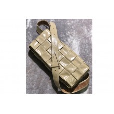 Bottega Veneta Crossbody bag in Tapioca Calfskin leather