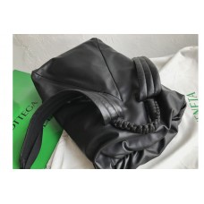 Bottega Veneta Backpack in Black Calfskin Leather Bottega Veneta Backpack in Black Calfskin Leather