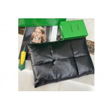 Bottega Veneta Pouch Bag in maxi padded Intrecciato Black Paper Calf leather Bottega Veneta Pouch Bag in maxi padded Intrecciato Black Paper Calf leather