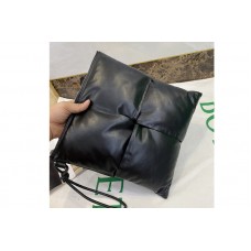 Bottega Veneta Pouch Bag in maxi padded Intrecciato Black Paper Calf leather Bottega Veneta Pouch Bag in maxi padded Intrecciato Black Paper Calf leather