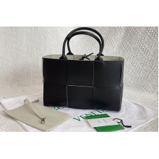Bottega Veneta Arco Mini tote bag in Black/White maxi Intrecciato Nappa leather