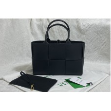 Bottega Veneta Arco Mini tote bag in Black maxi Intrecciato Nappa leather