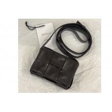 Bottega Veneta Cassette mini bag in Fondant Intreccio leather