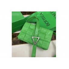 Bottega Veneta Cassette cross-body bag in Green Intreccio leather Bottega Veneta Cassette cross-body bag in Green Intreccio leather