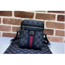Gucci x Balenciaga Men’s Hacker Shoulder Zip Bag in black and dark grey canvas jacquard Gucci x Balenciaga Men’s Hacker Shoulder Zip Bag in black and dark grey canvas jacquard