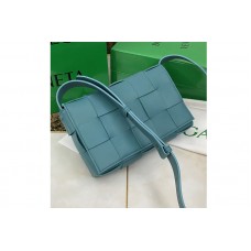 Bottega Veneta Cassette cross-body bag in Mallard double-face maxi weave Bottega Veneta Cassette cross-body bag in Mallard double-face maxi weave