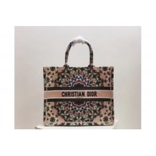 Dior Mook Tote 42mm bag in embroidered canvas With kaleidoscope Dior Mook Tote 42mm bag in embroidered canvas With kaleidoscope