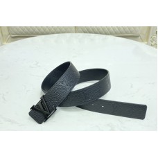 Louis Vuitton M0424V Initiales 40mm reversible belt in Black Taurillon leather With Black Buckle