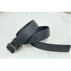 Louis Vuitton M0424V Initiales 40mm reversible belt in Black Taurillon leather With Silver Buckle