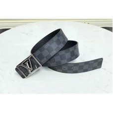Louis Vuitton M0471V Pyramide Frame 40mm reversible belt in Damier Graphite Canvas/calf leather With Black Buckle Louis Vuitton M0471V Pyramide Frame 40mm reversible belt in Damier Graphite Canvas/calf leather With Black Buckle