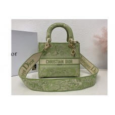 Christian Dior Mior Medium Lady d-lite bag in Green Toile de Jouy Embroidery Christian Dior Mior Medium Lady d-lite bag in Green Toile de Jouy Embroidery