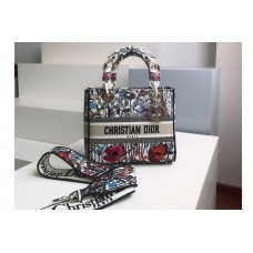 Christian Dior Mior Medium Lady d-lite bag in Multicolor Mille Fleurs Embroidery Christian Dior Mior Medium Lady d-lite bag in Multicolor Mille Fleurs Embroidery