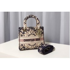 Christian Dior Mior Medium Lady d-lite bag in Multicolor Tie & Dior Embroidery Christian Dior Mior Medium Lady d-lite bag in Multicolor Tie & Dior Embroidery