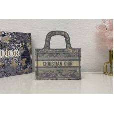 Christian Dior Sini dior book tote bag in Gray Dior Oblique Embroidery Christian Dior Sini dior book tote bag in Gray Dior Oblique Embroidery