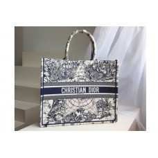 Christian Dior Mior Book Tote Bag in Blue Multicolor Dior Around the World Embroidery Christian Dior Mior Book Tote Bag in Blue Multicolor Dior Around the World Embroidery