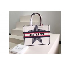 Christian Dior Mior book tote Bag in White Three-Tone Embroidery Christian Dior Mior book tote Bag in White Three-Tone Embroidery