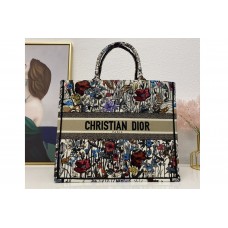 Christian Dior Mior book tote Bag in Multicolor Dior Flowers Embroidery Christian Dior Mior book tote Bag in Multicolor Dior Flowers Embroidery