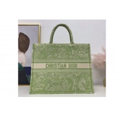 Christian Dior Mior book tote Bag in Green Toile de Jouy Reverse Embroidery Christian Dior Mior book tote Bag in Green Toile de Jouy Reverse Embroidery