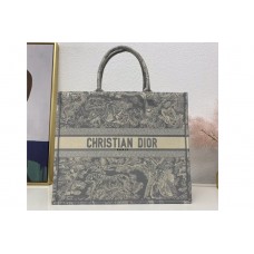 Christian Dior Mior book tote Bag in Gray Toile de Jouy Reverse Embroidery Christian Dior Mior book tote Bag in Gray Toile de Jouy Reverse Embroidery