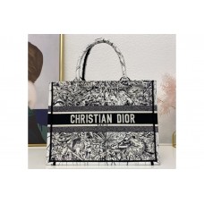 Christian Dior Mior book tote Bag in White Toile de Jouy Reverse Embroidery Christian Dior Mior book tote Bag in White Toile de Jouy Reverse Embroidery