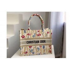Christian Dior Mmall Dior book tote Bag in Beige Multicolor Dior Hibiscus Metallic Thread Embroidery Christian Dior Mmall Dior book tote Bag in Beige Multicolor Dior Hibiscus Metallic Thread Embroidery