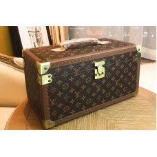 Louis Vuitton M21221 Suitcase 40 in Monogram Canvas Louis Vuitton M21221 Suitcase 40 in Monogram Canvas