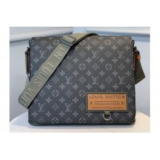 Louis Vuitton M44001 District MM Bag in Monogramme Eclipse canvas Louis Vuitton M44001 District MM Bag in Monogramme Eclipse canvas